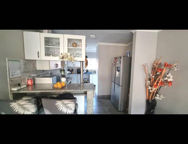 3 BEDROOM TOWNHOUSE FOR SALE IN ELDORAIGNE